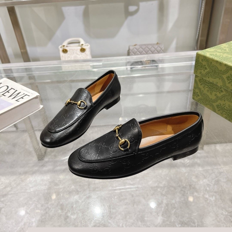 G*u*i leather shoes